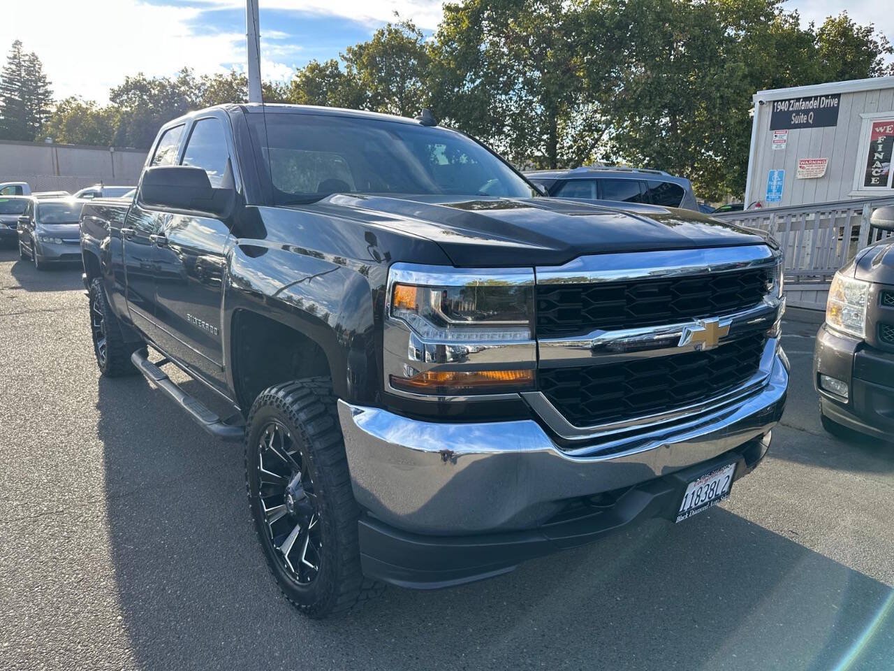 Used 2018 Chevrolet Silverado 1500 LT AWD/4WD image 4