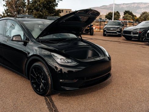 Used 2021 Tesla Model Y Long Range AWD/4WD image 43