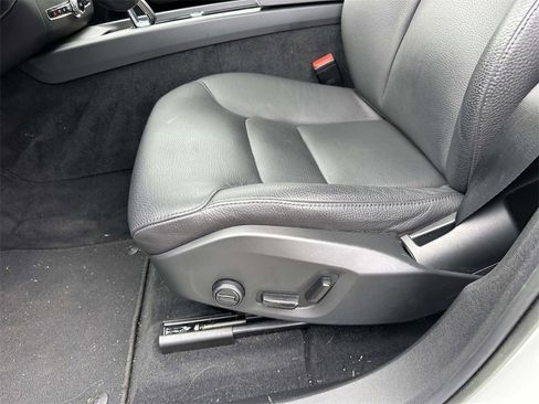 Used 2023 Volvo XC60 B5 Plus image 17