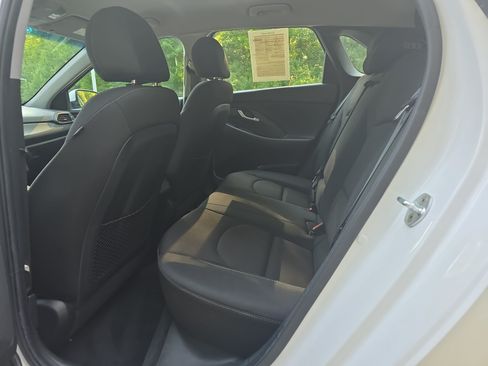 Used 2018 Hyundai Elantra GT FWD image 13