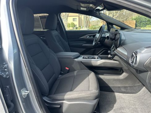 Used 2025 Chevrolet Equinox EV LT w/ Comfort Package image 22