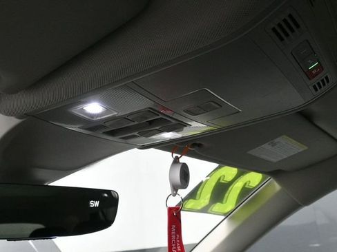 Used 2022 Volkswagen Tiguan SE image 22