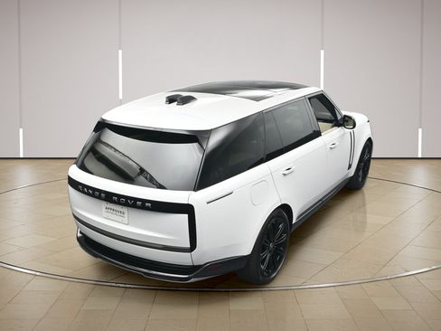Used 2025 Land Rover Range Rover Long Wheelbase SE AWD/4WD image 34