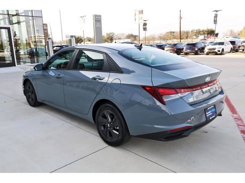 Used 2021 Hyundai Elantra SEL w/ Convenience Package image 6