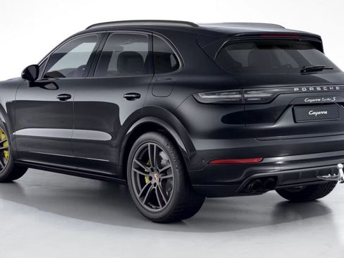 Certified 2023 Porsche Cayenne Turbo S AWD/4WD image 3