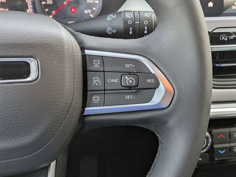 Used 2025 Jeep Compass Limited image 15