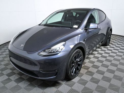 Used 2022 Tesla Model Y Long Range AWD/4WD image 29