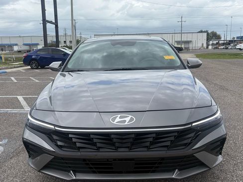 Used 2024 Hyundai Elantra SEL w/ Convenience Package image 8