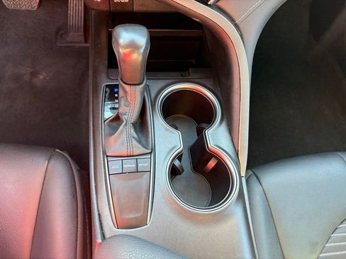 Used 2024 Toyota Camry SE image 19