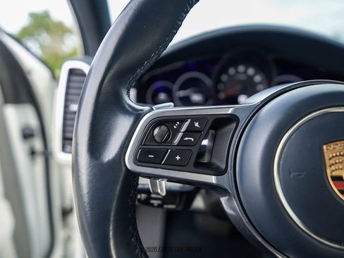 Used 2020 Porsche Cayenne AWD/4WD image 24