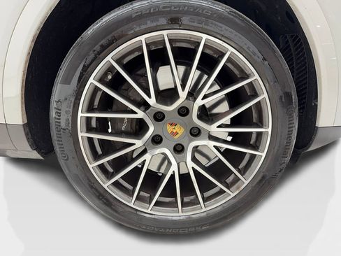 Used 2023 Porsche Cayenne AWD/4WD image 45
