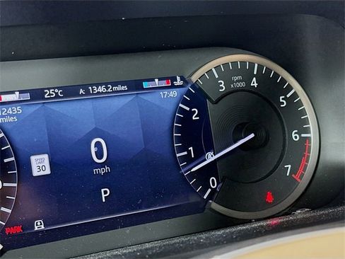 Used 2023 Land Rover Discovery Metropolitan Edition image 13