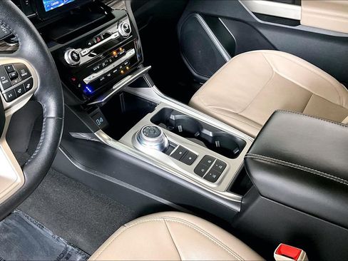 Used 2023 Ford Explorer Limited image 17