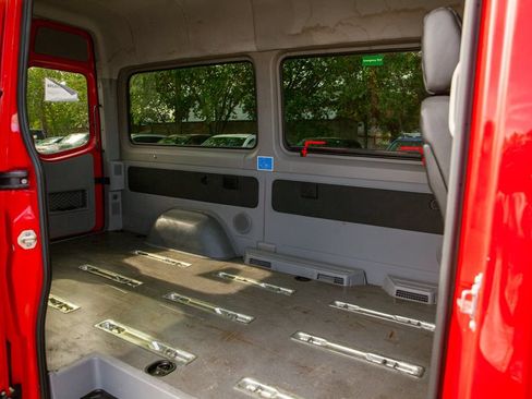 Used 2016 Mercedes-Benz Sprinter 2500 image 13