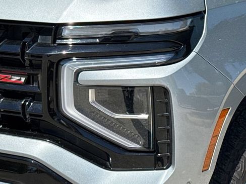 Used 2025 Chevrolet Suburban Z71 AWD/4WD image 4
