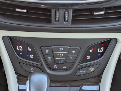 Certified 2017 Buick Envision Premium w/ Driver Confidence Package image 20