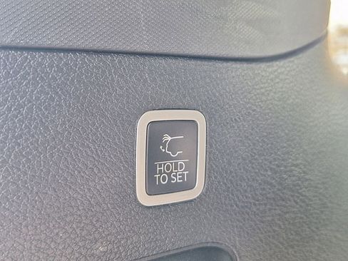 Used 2023 Jeep Grand Wagoneer Series III w/ Rear-Seat Entertainment Group image 34