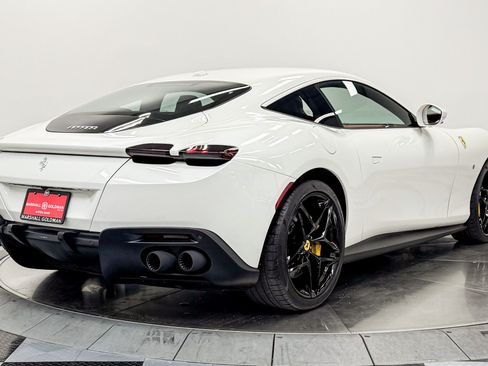 Used 2024 Ferrari Roma RWD image 9