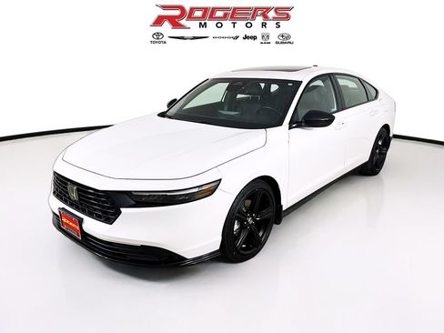 Used 2024 Honda Accord Sport image 3