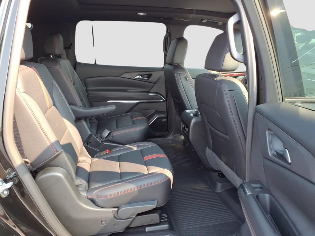 Used 2025 Chevrolet Traverse RS w/ LPO, Floor Liner Package AWD/4WD image 12