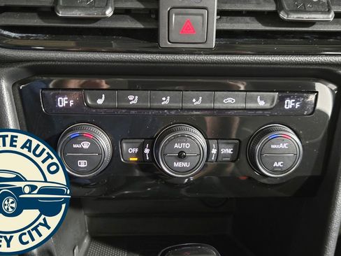 Used 2024 Volkswagen Taos SE image 14