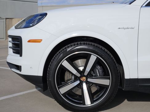Certified 2025 Porsche Cayenne E-Hybrid image 13