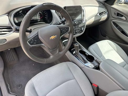 Used 2017 Chevrolet Malibu LT FWD image 17