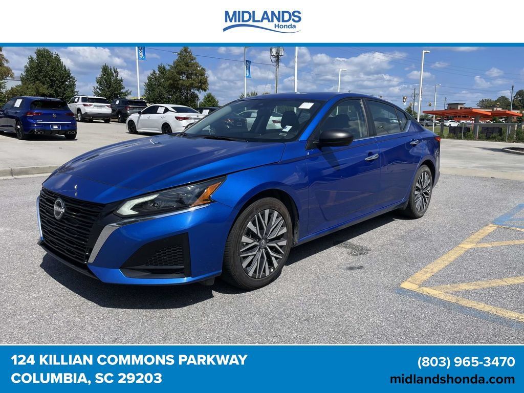 Used 2025 Nissan Altima 2.5 SV FWD image 3