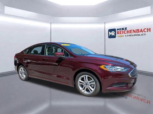 Used 2018 Ford Fusion SE w/ Fusion SE Technology Package image 2