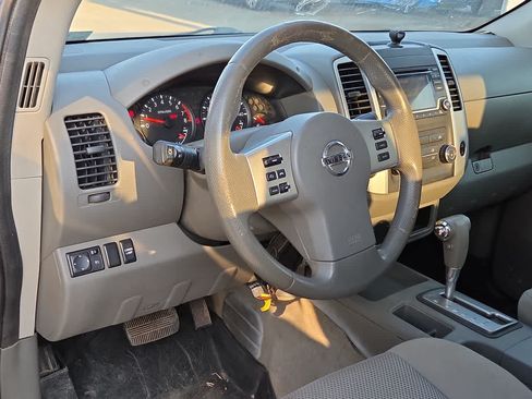 Used 2018 Nissan Frontier SV RWD image 10
