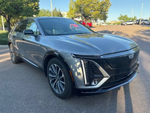 Used 2024 Cadillac Lyriq Sport AWD/4WD image 7