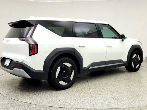 Used 2024 Kia EV9 Light Long Range RWD image 5