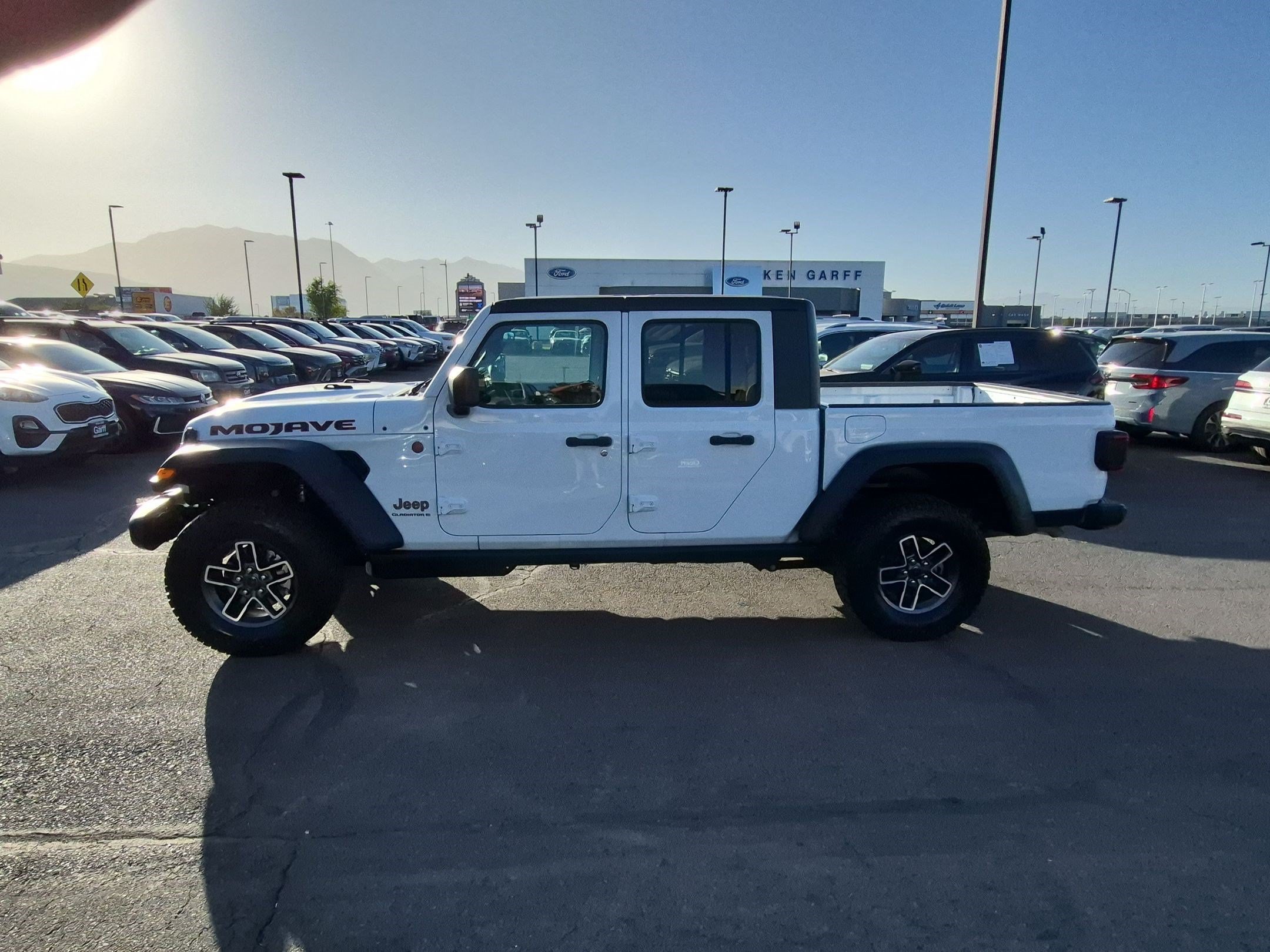 Used 2026 Jeep Gladiator Mojave AWD/4WD image 10
