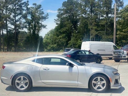 Used 2019 Chevrolet Camaro LT RWD image 8