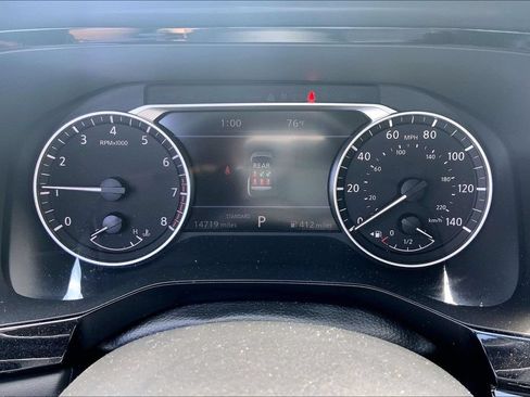 Used 2025 Nissan Pathfinder SL FWD image 10