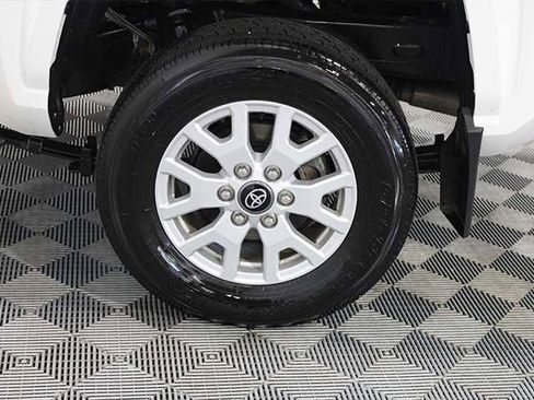 Used 2024 Toyota Tacoma SR AWD/4WD image 17