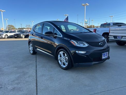 Used 2017 Chevrolet Bolt LT image 4