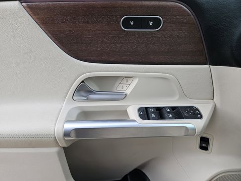 Certified 2022 Mercedes-Benz GLB 250 image 22