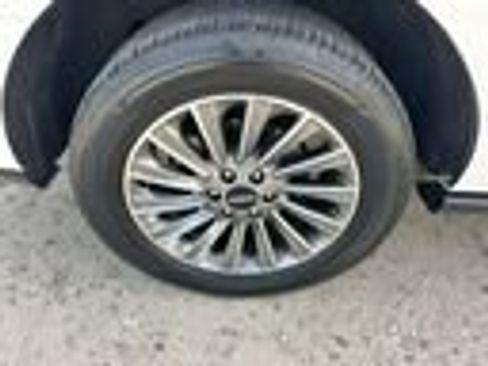 Used 2020 Lincoln Navigator 4WD image 18