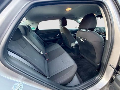 Used 2023 Hyundai Elantra SE FWD image 25