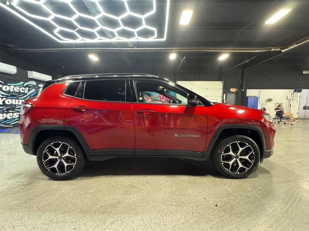 Used 2025 Jeep Compass Limited AWD/4WD image 7