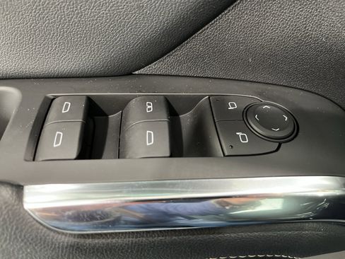 Used 2025 Chevrolet Traverse LT image 30