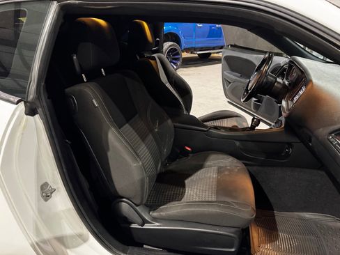 Used 2019 Dodge Challenger SXT image 19