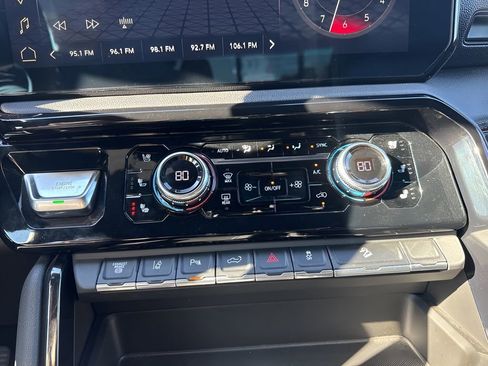 Used 2024 GMC Sierra 2500 AT4 w/ AT4 Premium Plus Package image 21