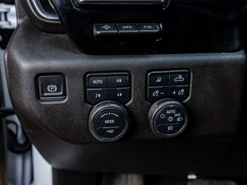 Used 2024 Chevrolet Silverado 3500 High Country w/ High Country Premium Package image 21