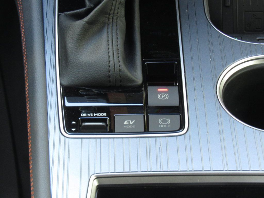 Used 2024 Toyota Sienna XSE AWD/4WD image 34