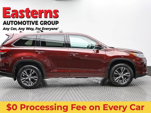Used 2018 Toyota Highlander Plus AWD/4WD image 4