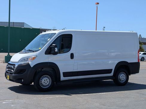 Used 2025 RAM ProMaster 2500 w/ U-Haul Equipment Group FWD image 3
