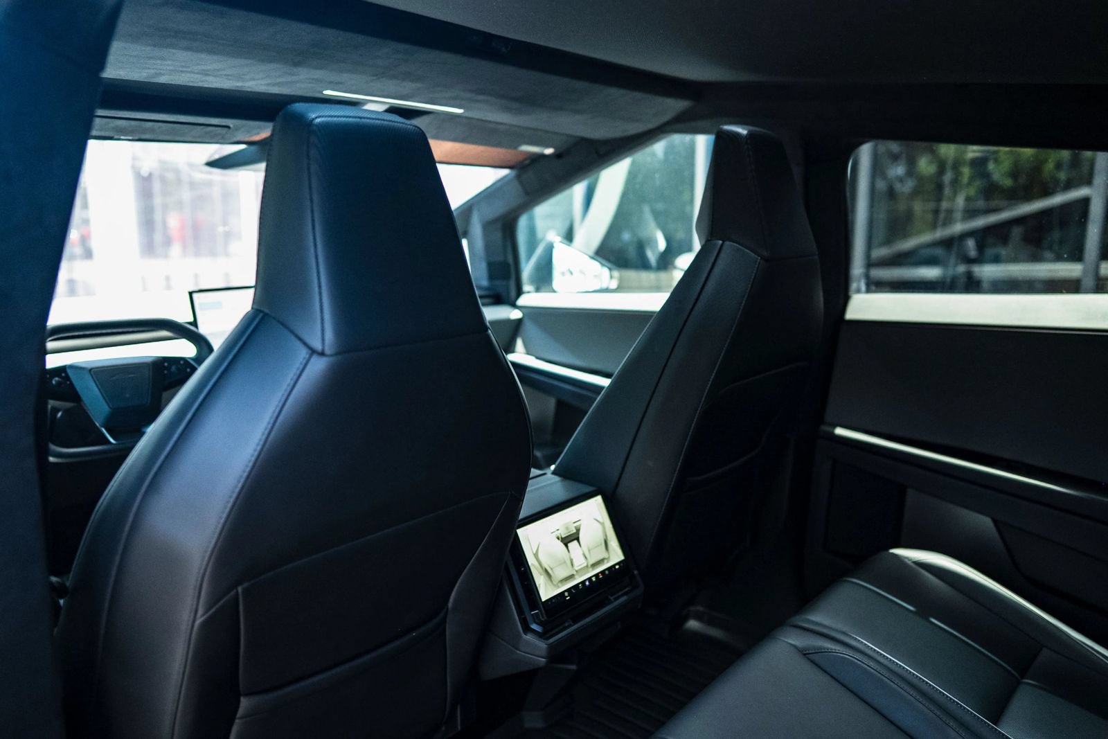 Used 2024 Tesla Cybertruck AWD Crew Cab image 26