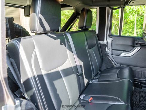 Used 2016 Jeep Wrangler Unlimited Rubicon w/ Connectivity Group image 80